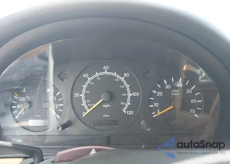 1999 Mercedes-Benz Ml 320 z USA, uszkodzony, nr VIN 4JGAB54E1XA098893